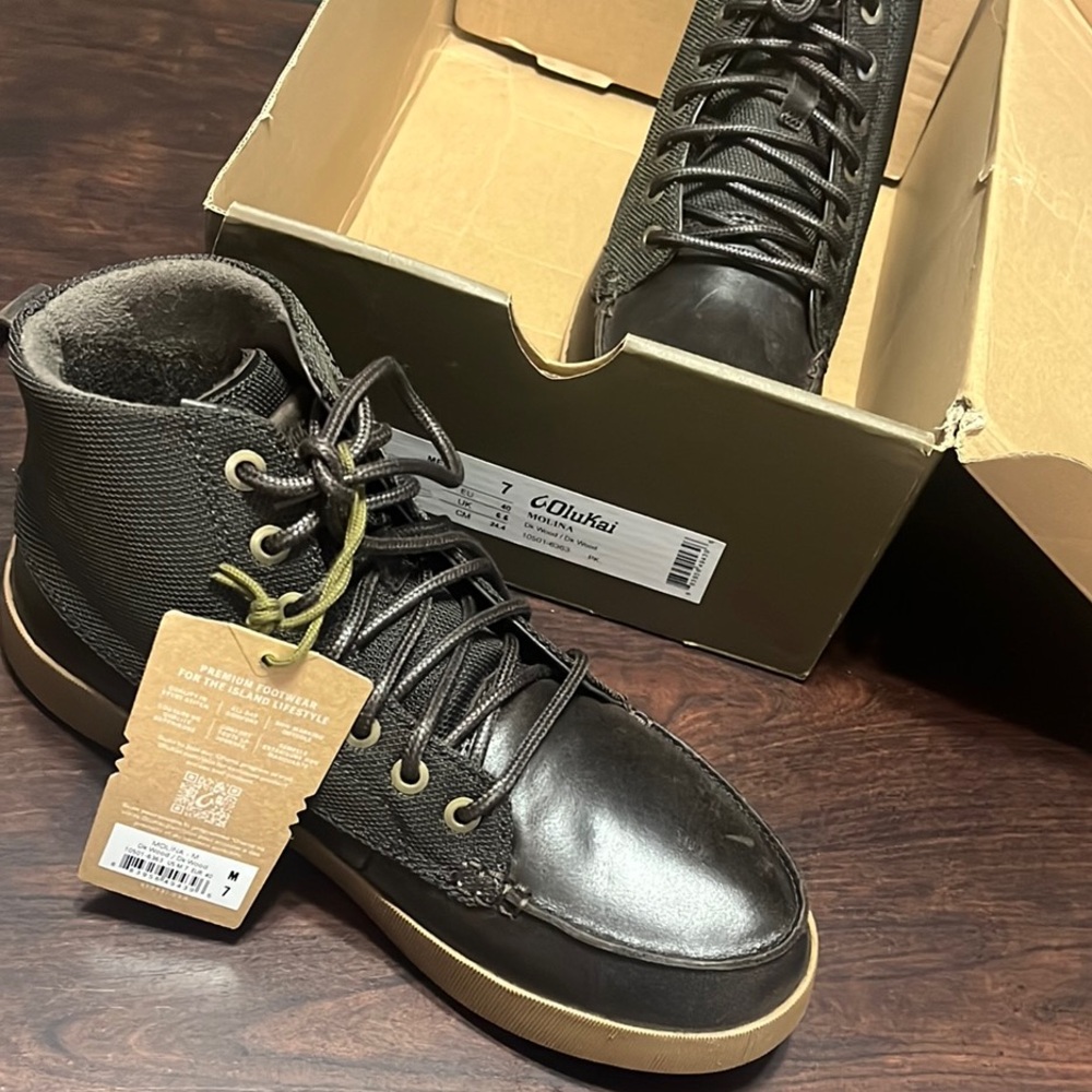 Olukai Men's Dark Brown Shoes
(MOLINA) 
Dk Wood